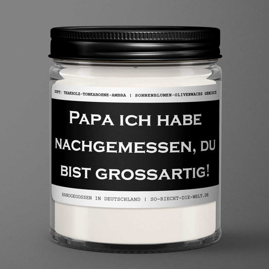 Papa Kerze "Papa ich habe nachgemessen, du bist großartig!" Duft: Teakholz-Tonkabohne-Ambra