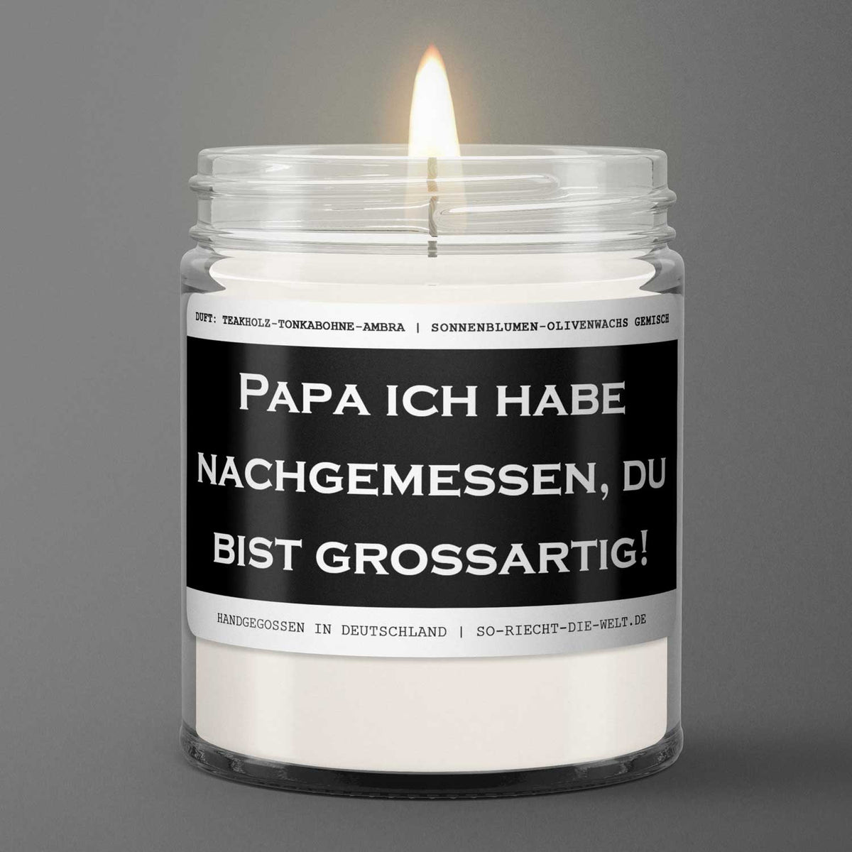Papa Kerze "Papa ich habe nachgemessen, du bist großartig!" Duft: Teakholz-Tonkabohne-Ambra